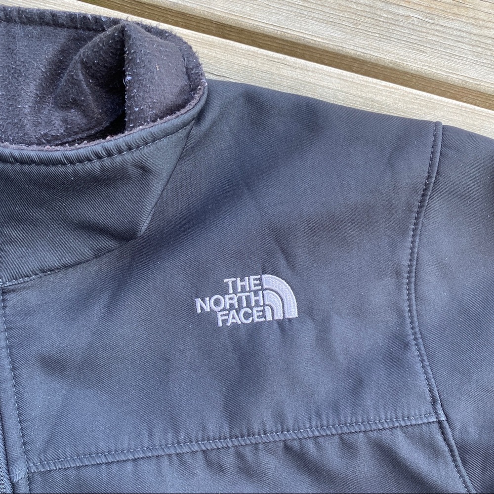 The North Face Softshell Jacket - Picture 8 of 8